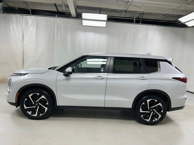 Used 2024 Mitsubishi Outlander AWD image 8
