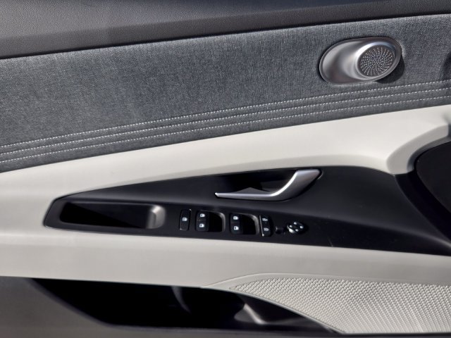 New 2026 Hyundai Elantra SEL Sport FWD image 14
