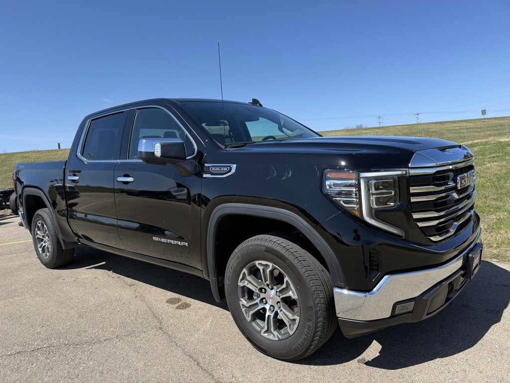 Used 2025 GMC Sierra 1500 SLT image 2