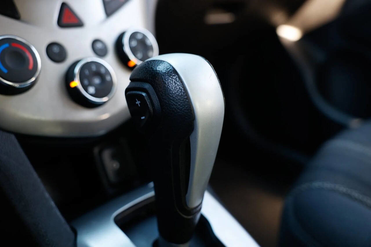 Used 2017 Chevrolet Sonic LT image 24