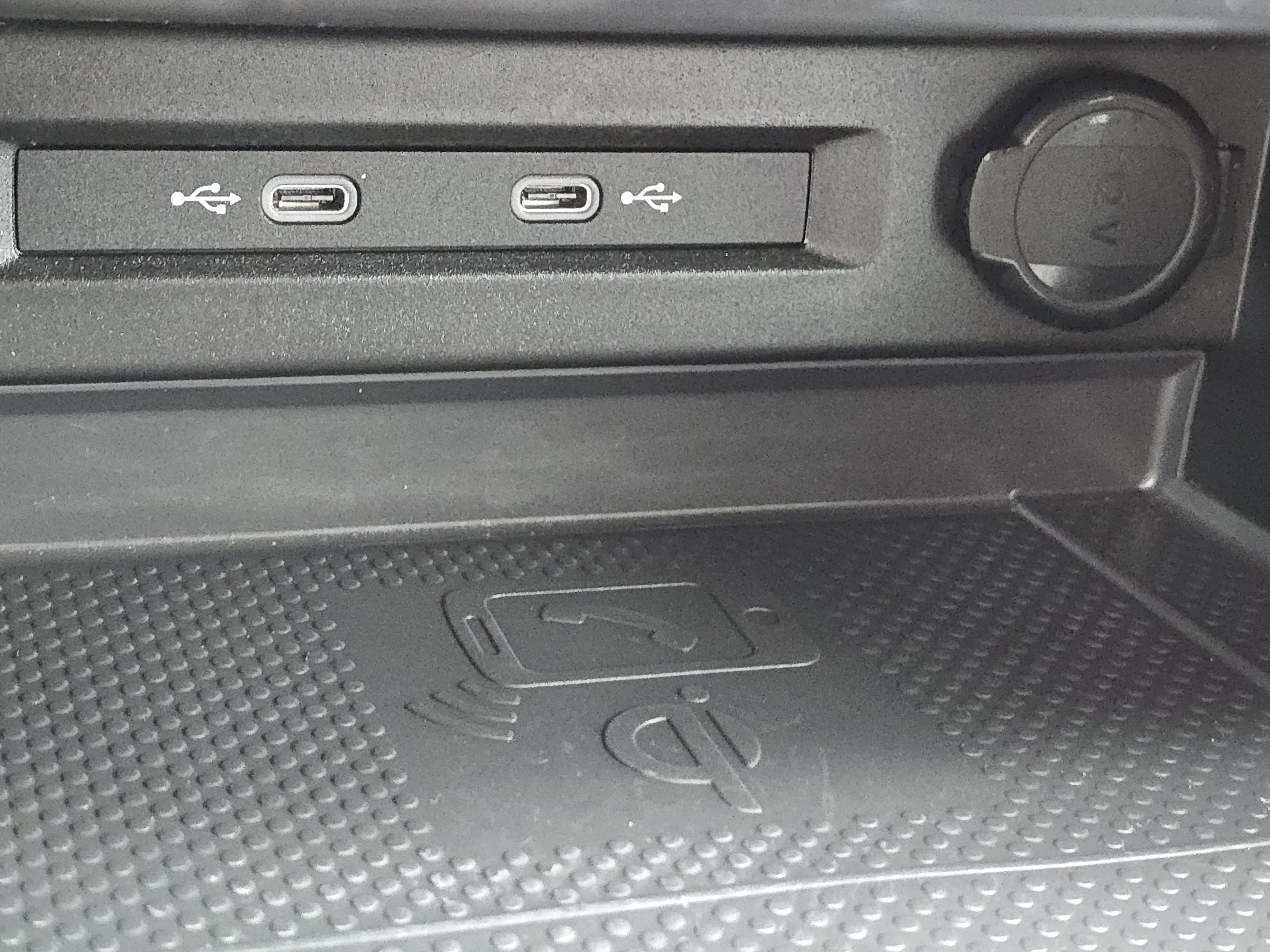 Certified 2022 Volkswagen Tiguan SE image 14