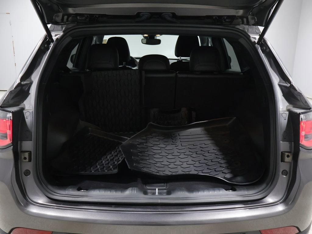 Used 2023 Jeep Compass Latitude image 4