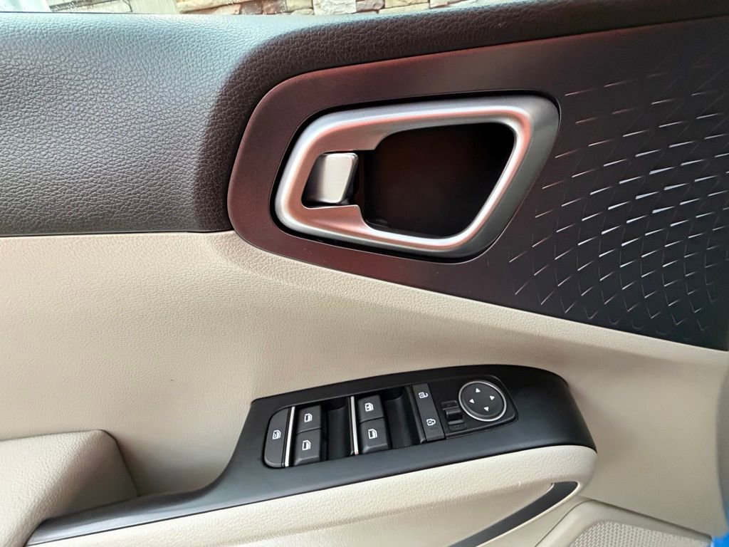 Used 2023 Kia Soul EX image 25