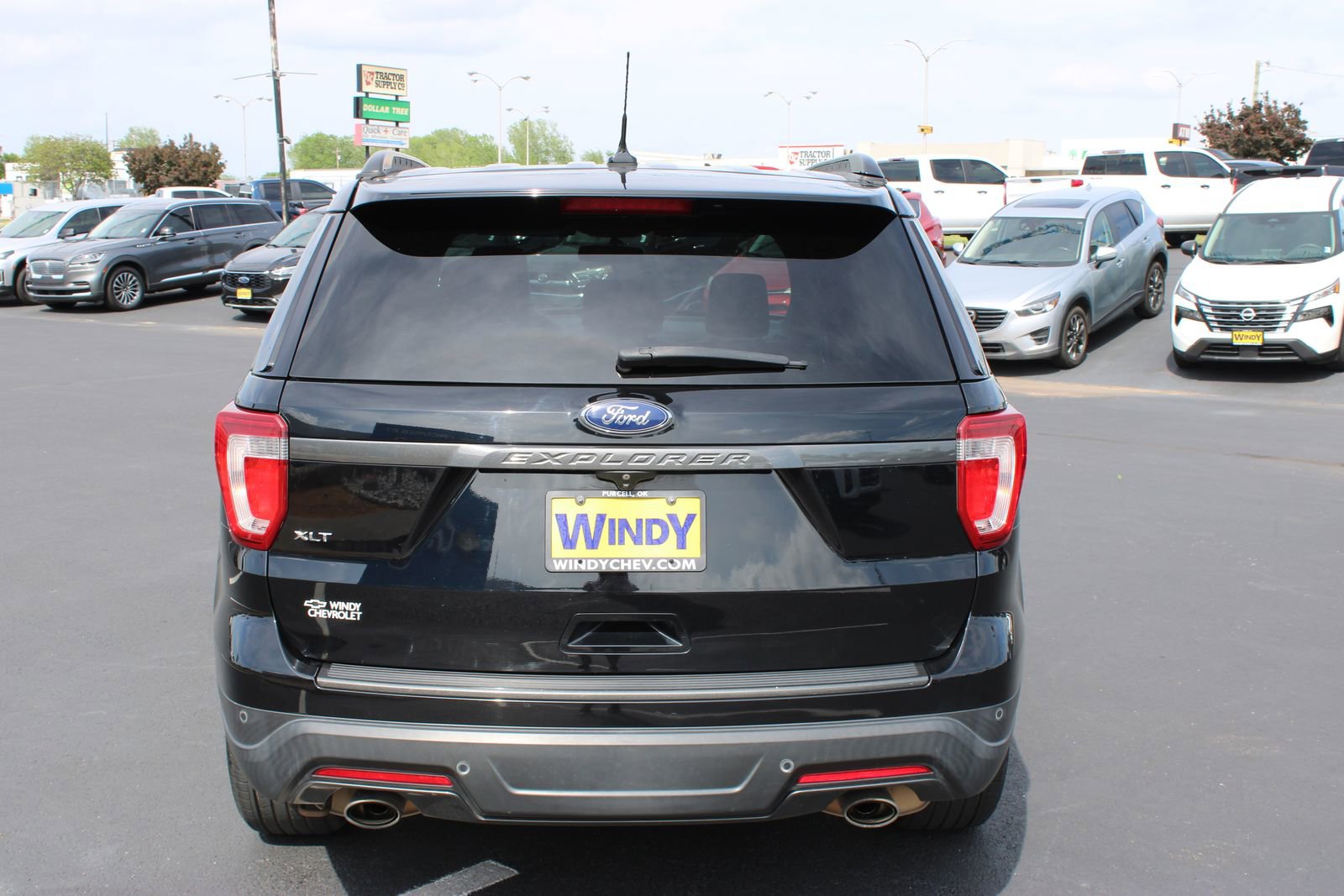 Used 2018 Ford Explorer XLT w/ Equipment Group 202A image 7
