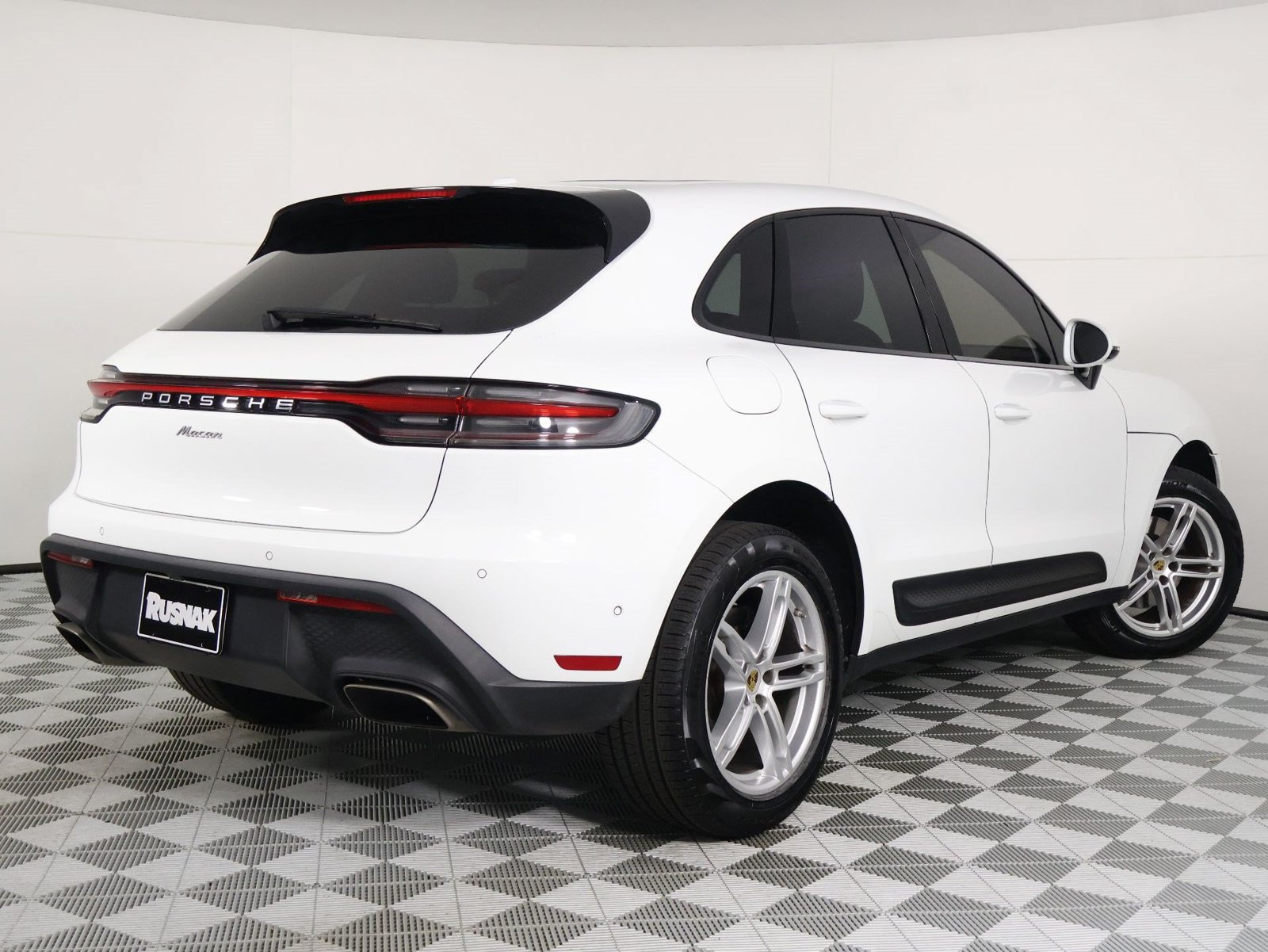 Certified 2023 Porsche Macan AWD/4WD image 7