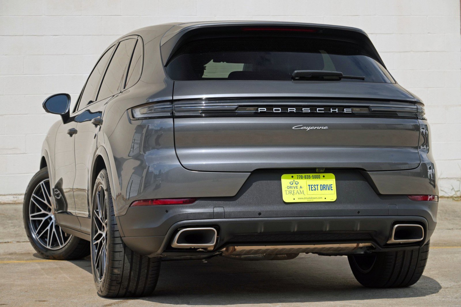 Used 2025 Porsche Cayenne AWD/4WD image 6