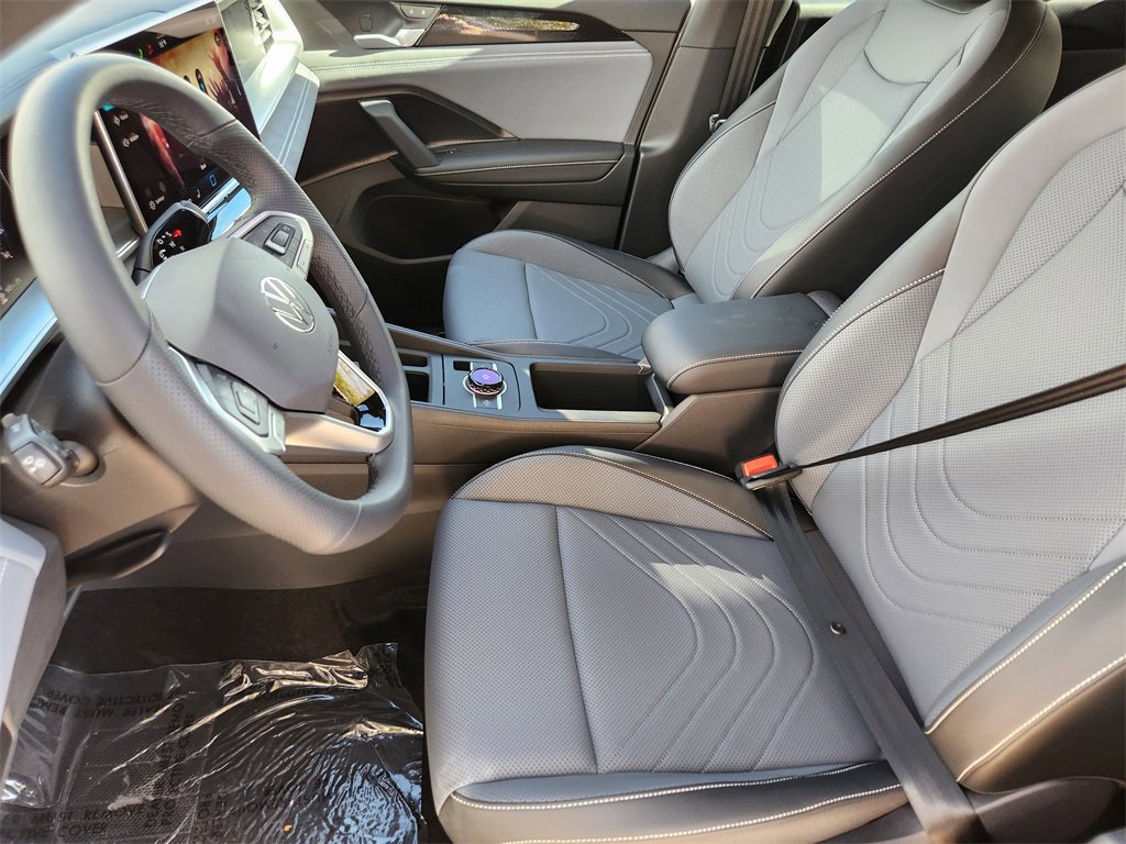 New 2025 Volkswagen Tiguan SE R-Line image 6