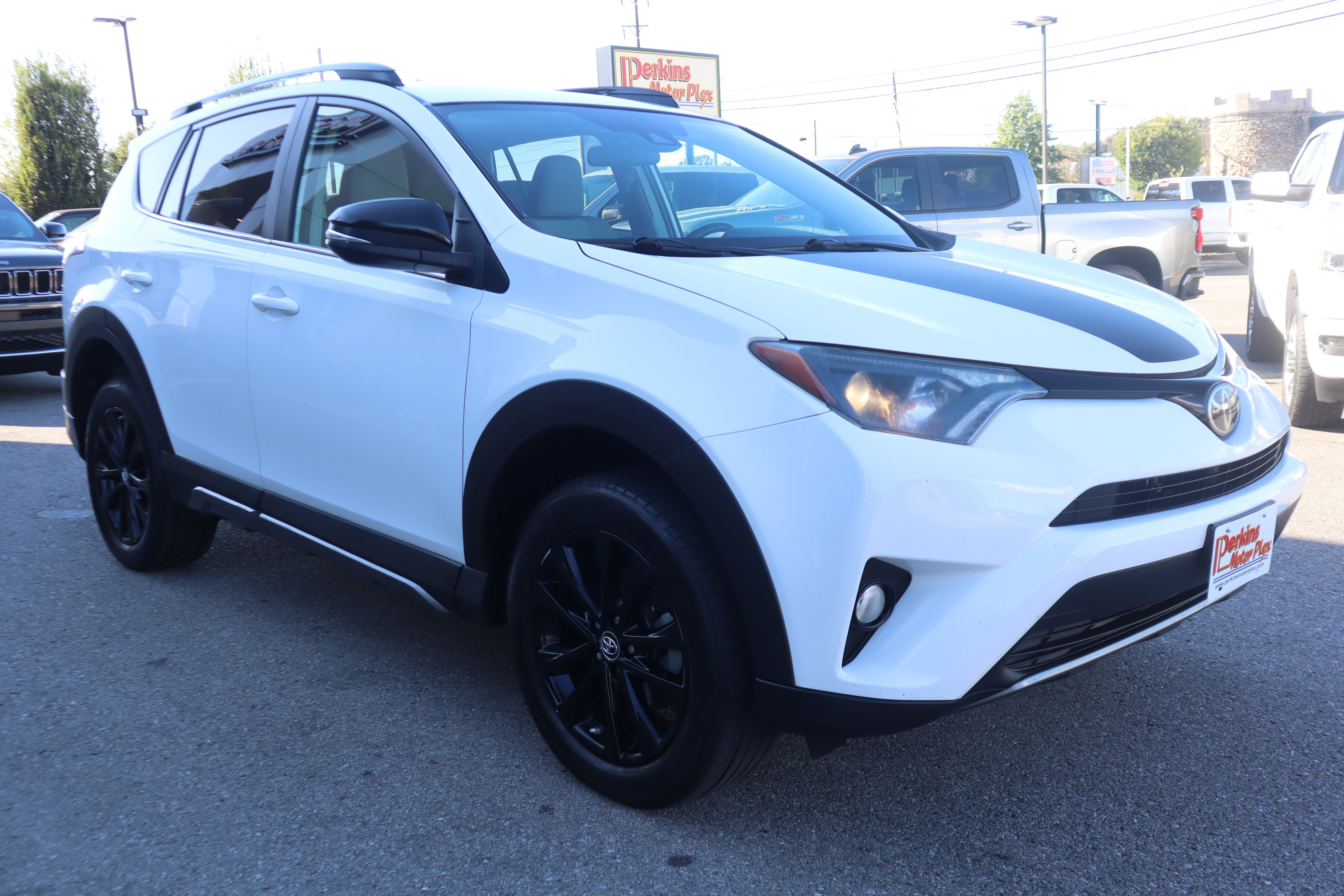 Used 2018 Toyota RAV4 XLE AWD/4WD image 5
