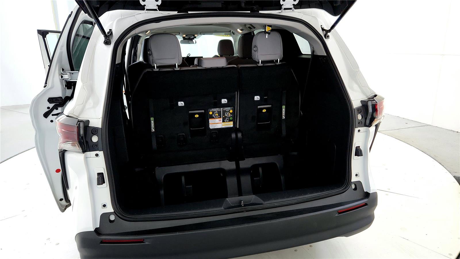 Used 2025 Toyota Sienna LE AWD/4WD image 20