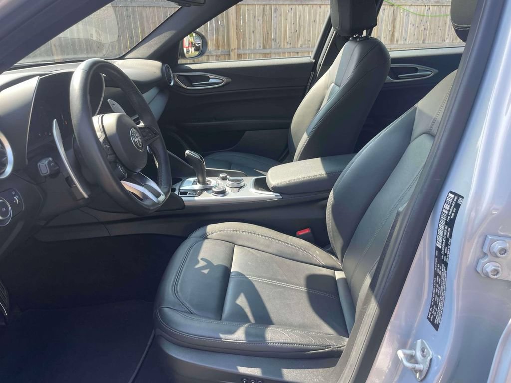 Used 2025 Alfa Romeo Giulia AWD image 15