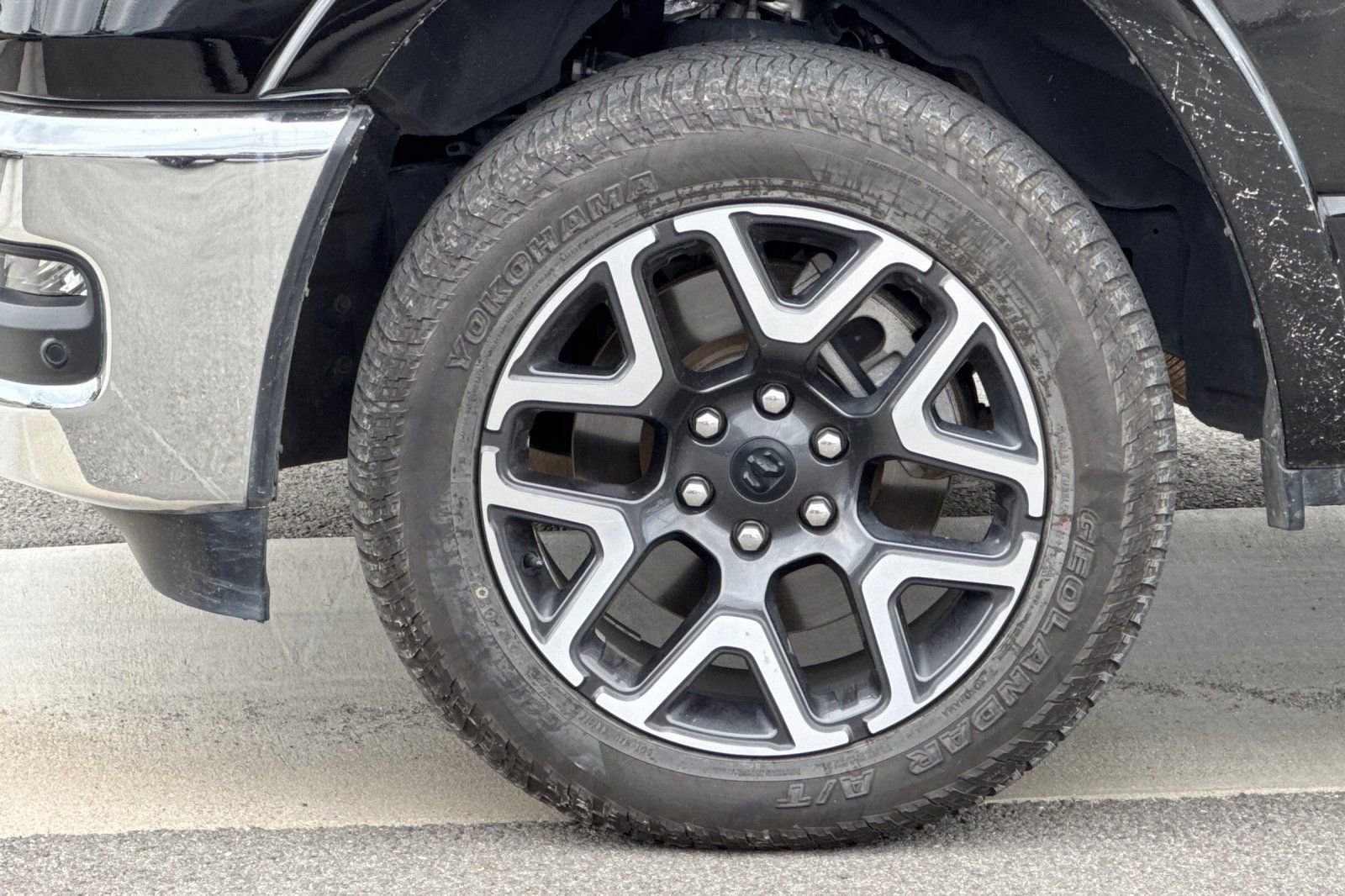 Used 2025 RAM 1500 Laramie AWD/4WD image 32
