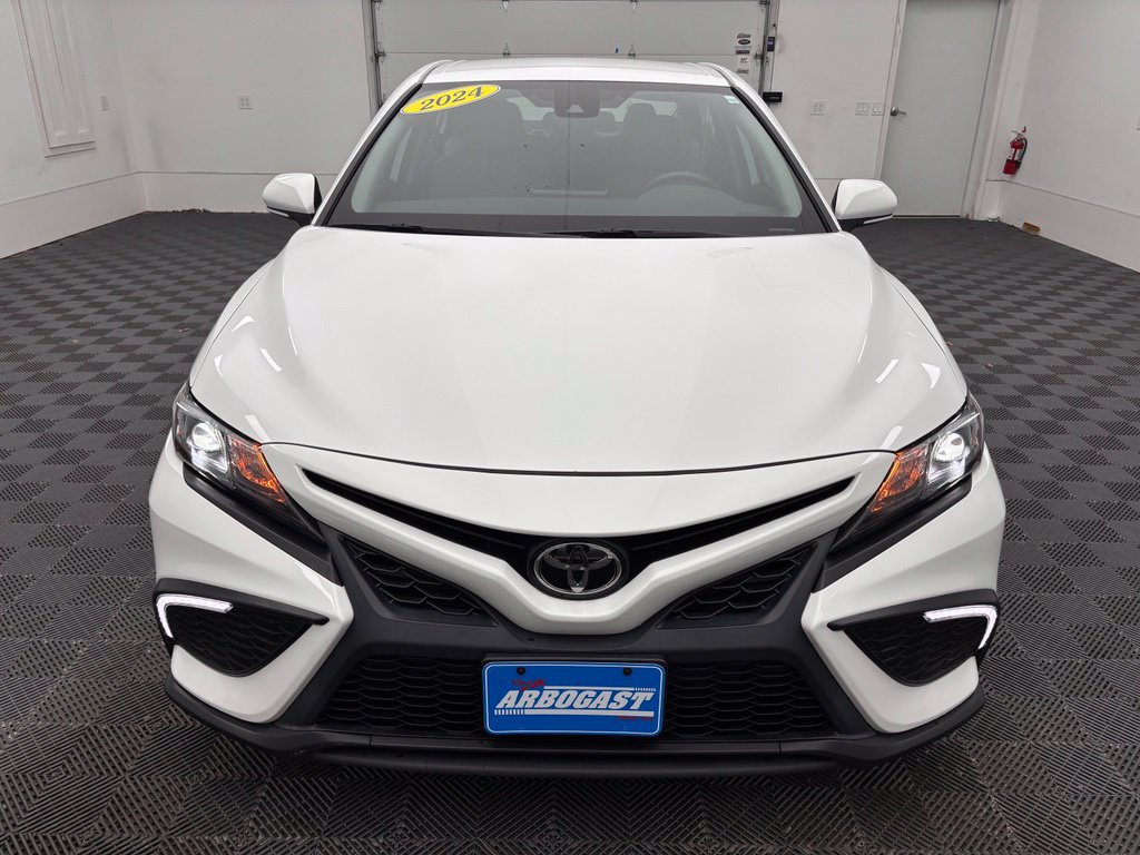 Used 2024 Toyota Camry SE AWD/4WD image 13