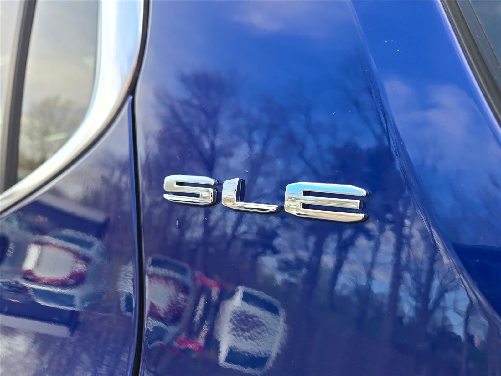Used 2023 GMC Acadia SLE AWD/4WD image 14