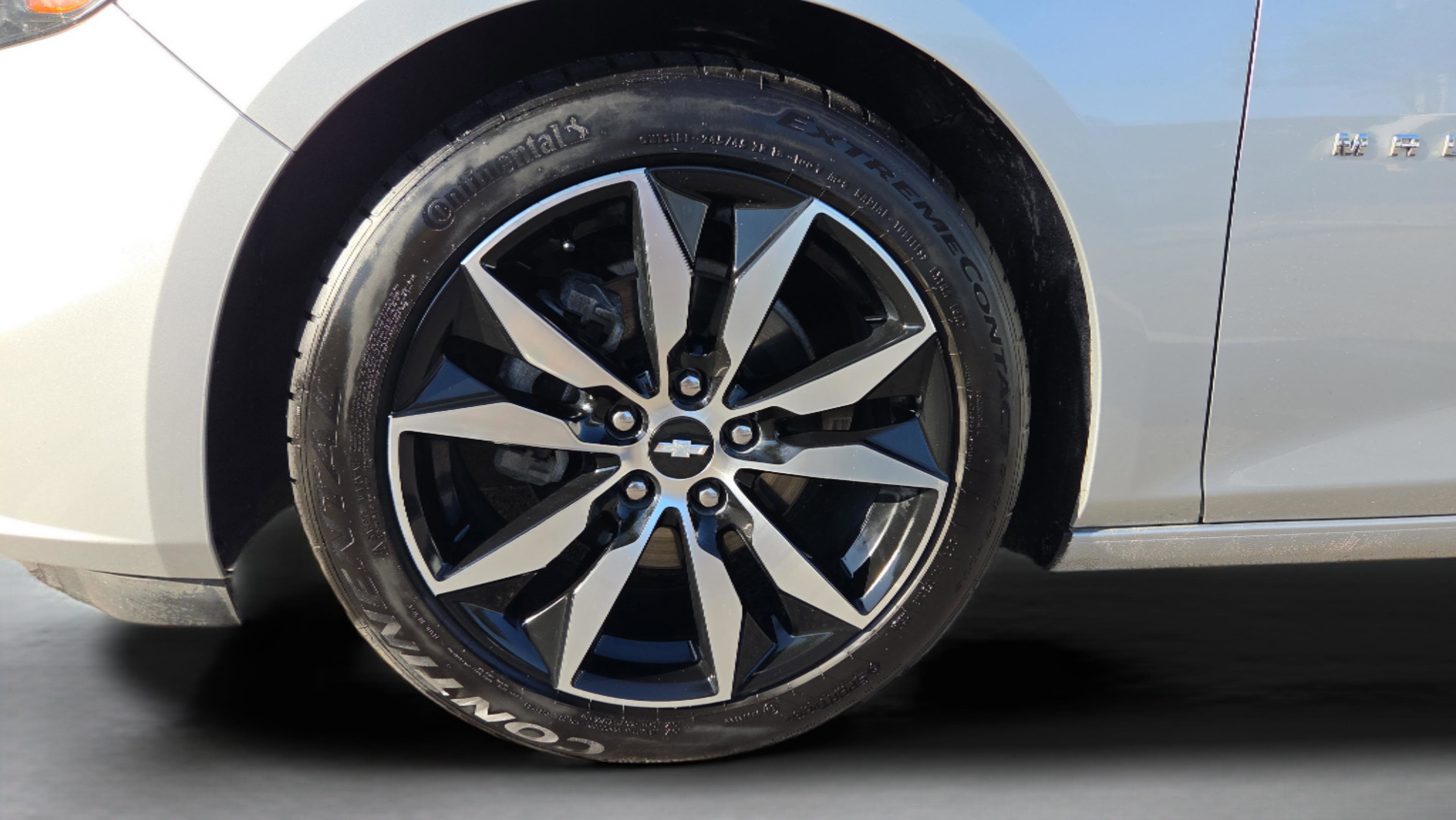 Used 2017 Chevrolet Malibu LT w/ Leather Package image 9