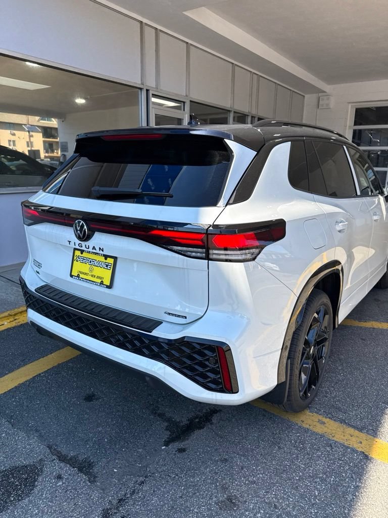 New 2026 Volkswagen Tiguan SE R-Line AWD/4WD image 9