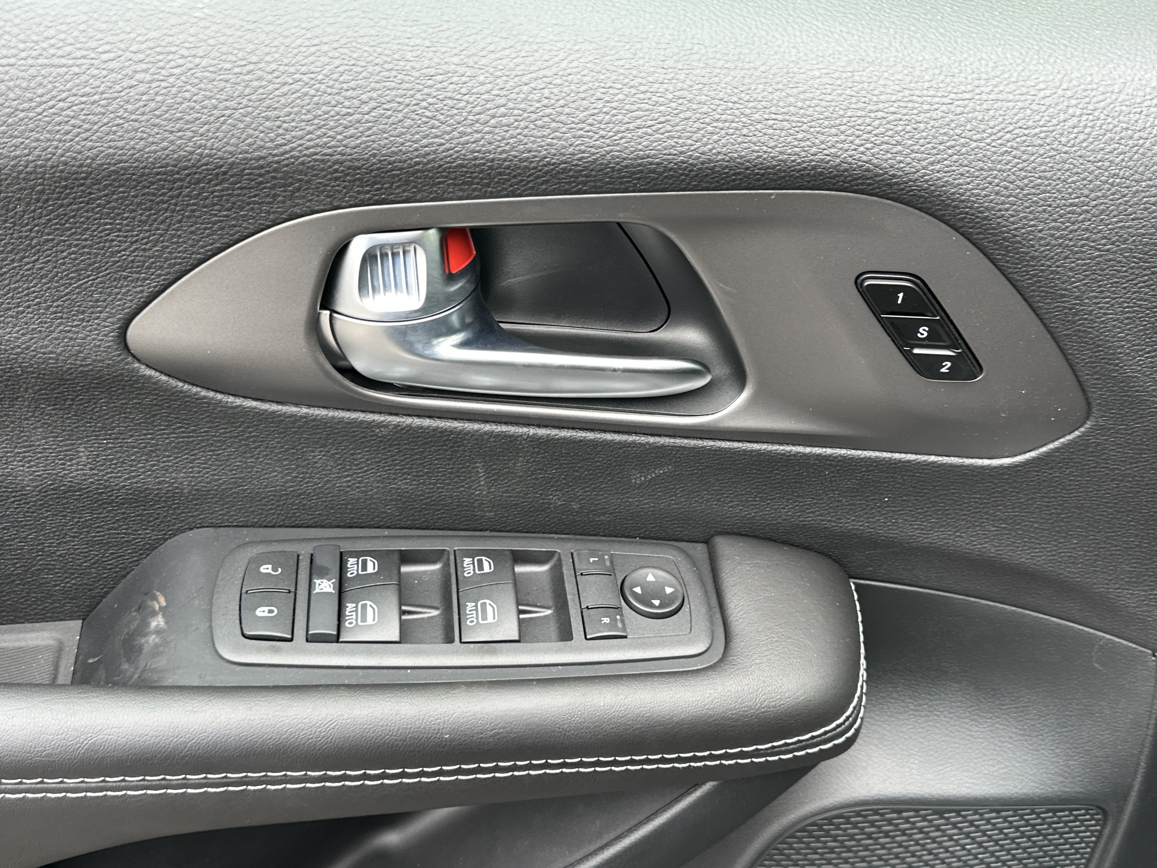 New 2027 Chrysler Pacifica Select FWD image 28