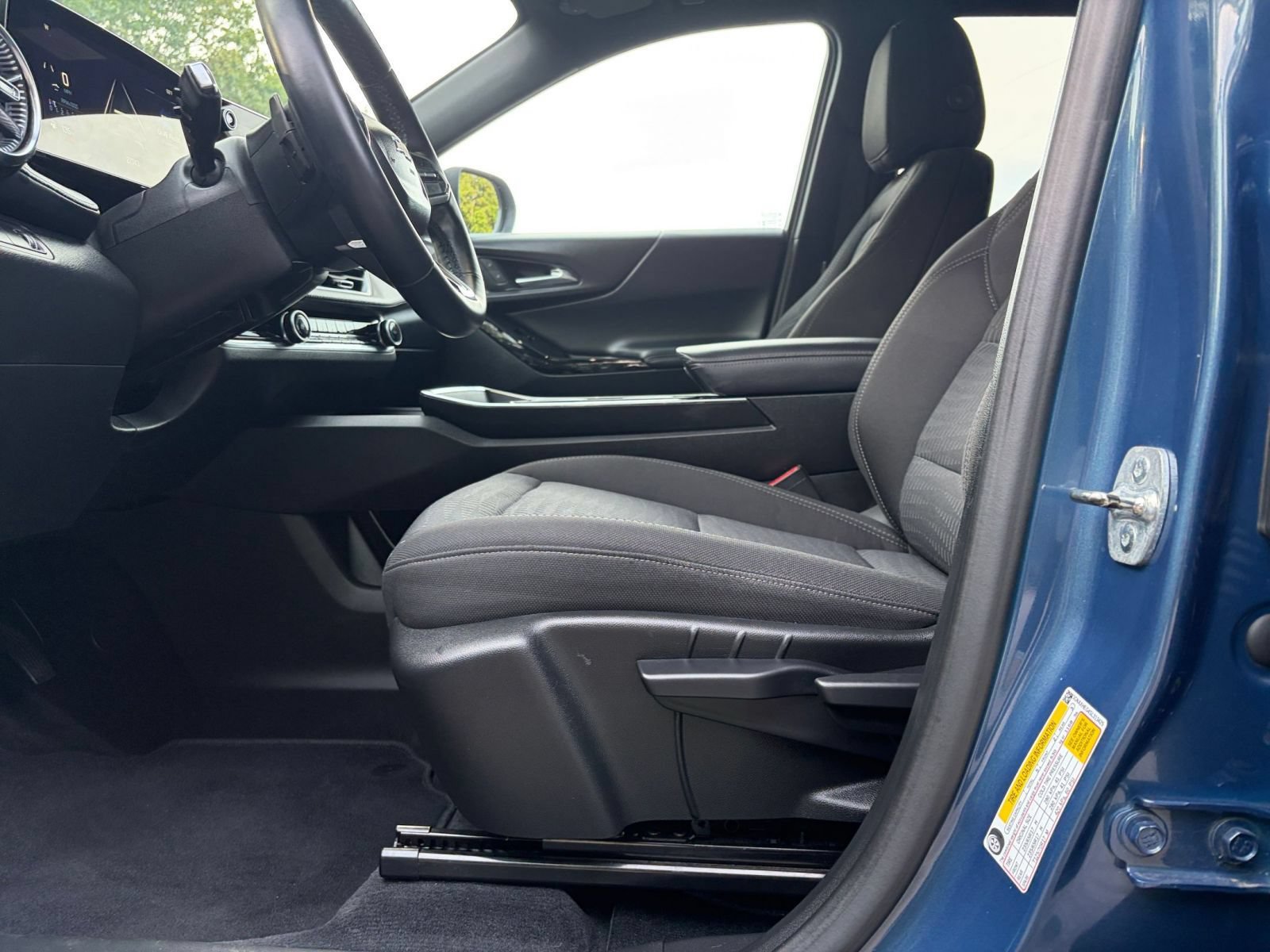 Used 2025 Chevrolet Equinox LT FWD image 27