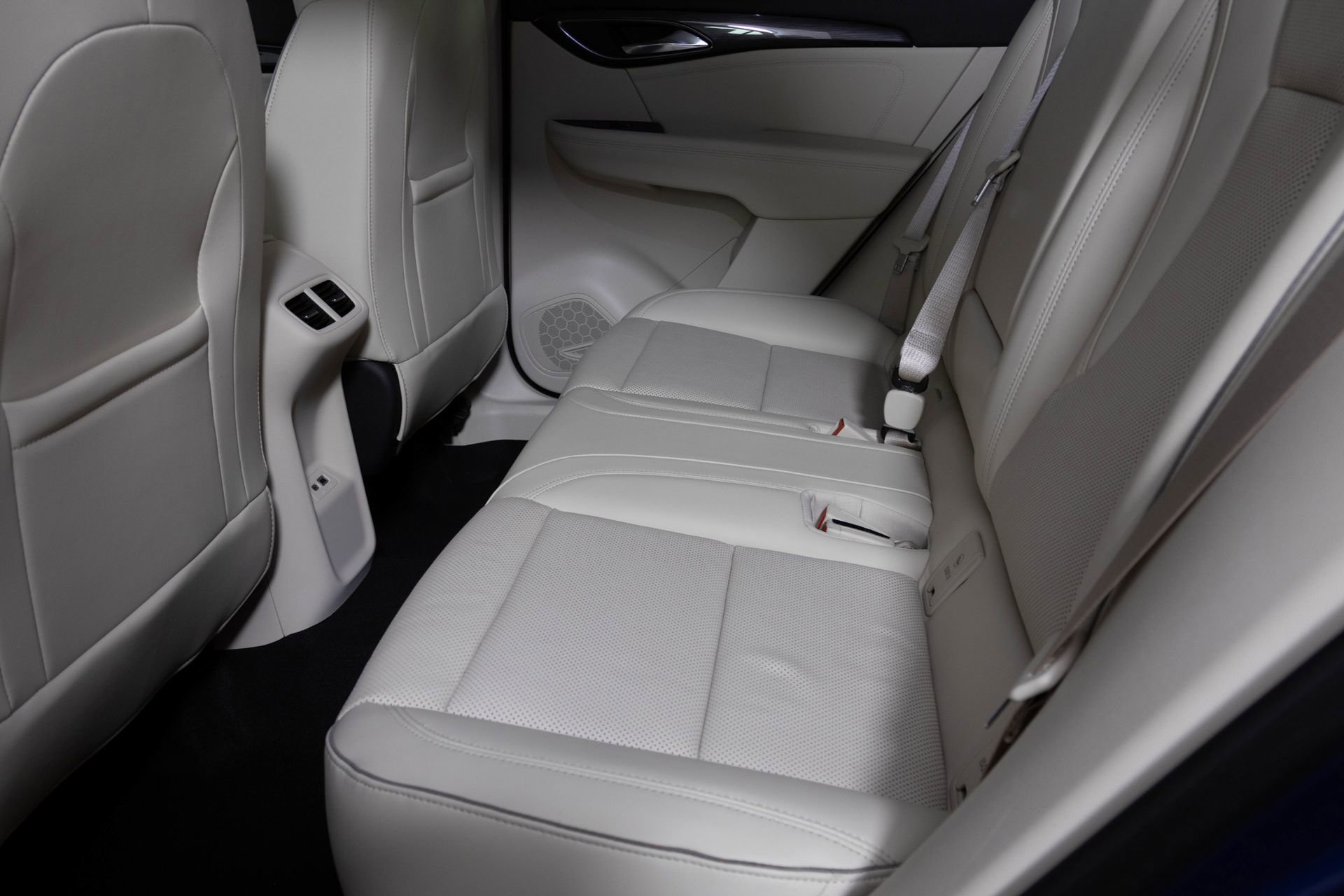 Used 2022 Buick Envision Essence w/ Safety Package image 27