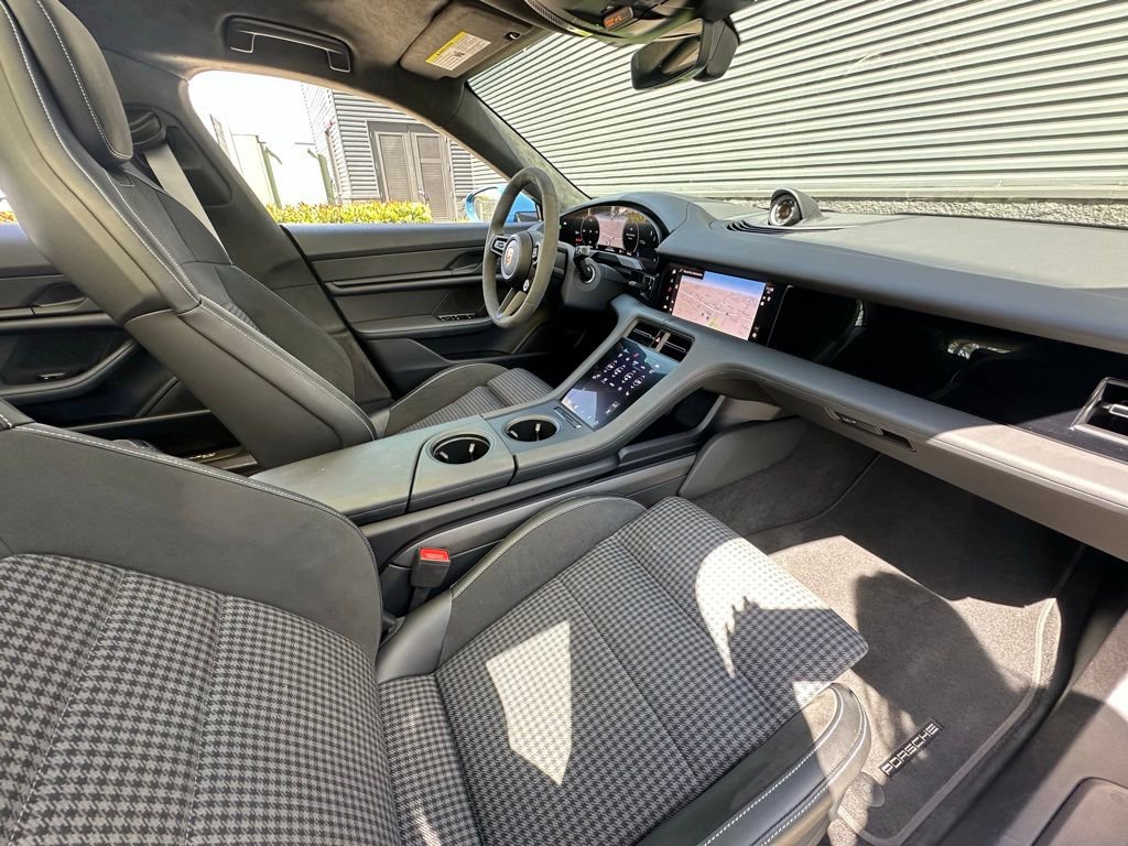 Certified 2025 Porsche Taycan 4S image 40