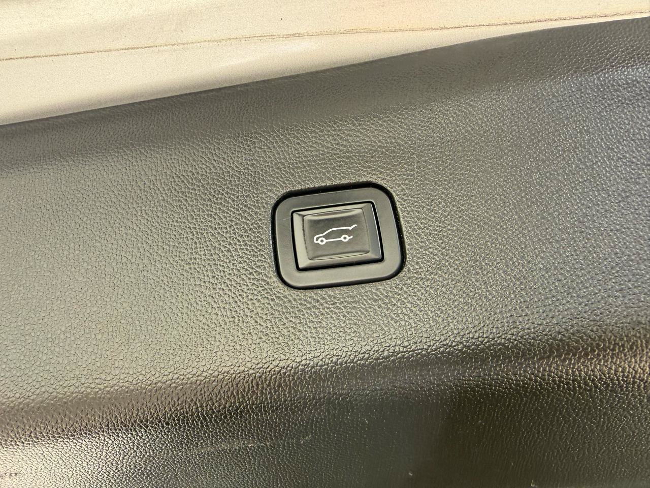 Used 2019 Buick Enclave Essence w/ LPO, Sport Appearance Package FWD image 7