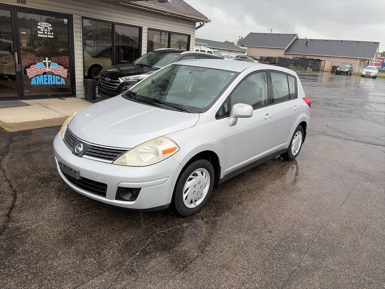 Used 2007 Nissan Versa 1.8 S w/ PWR Pkg FWD image 2