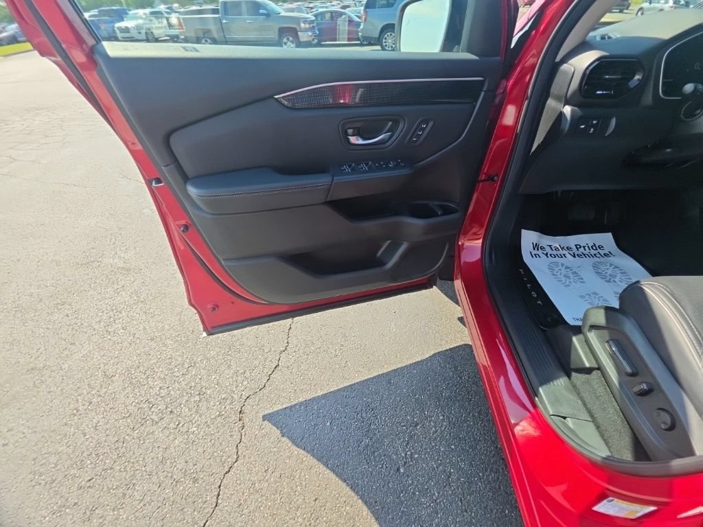 Certified 2025 Honda Pilot Elite image 13