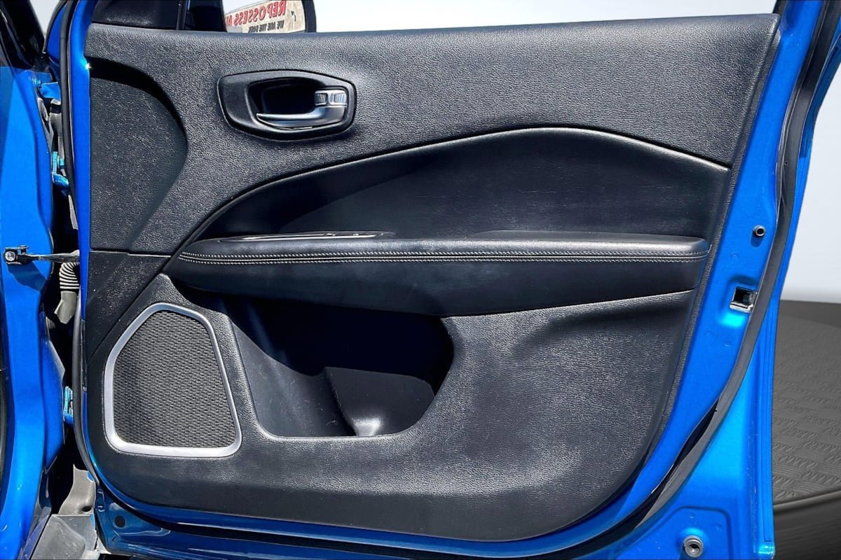 Used 2019 Jeep Compass Altitude FWD image 24
