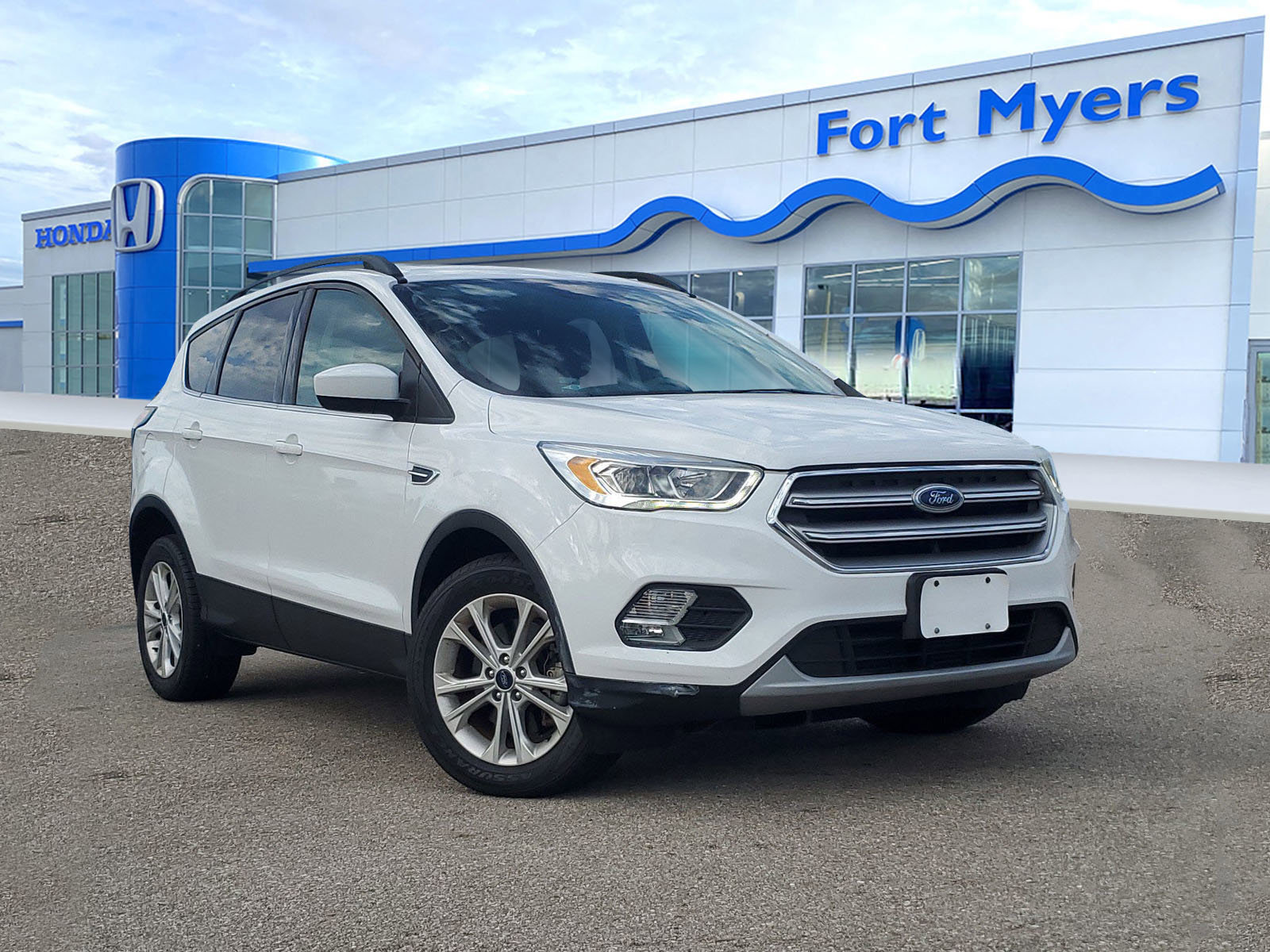 Used 2017 Ford Escape SE w/ Equipment Group 201A image 1