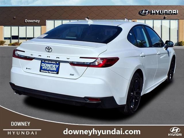 Used 2025 Toyota Camry SE image 4