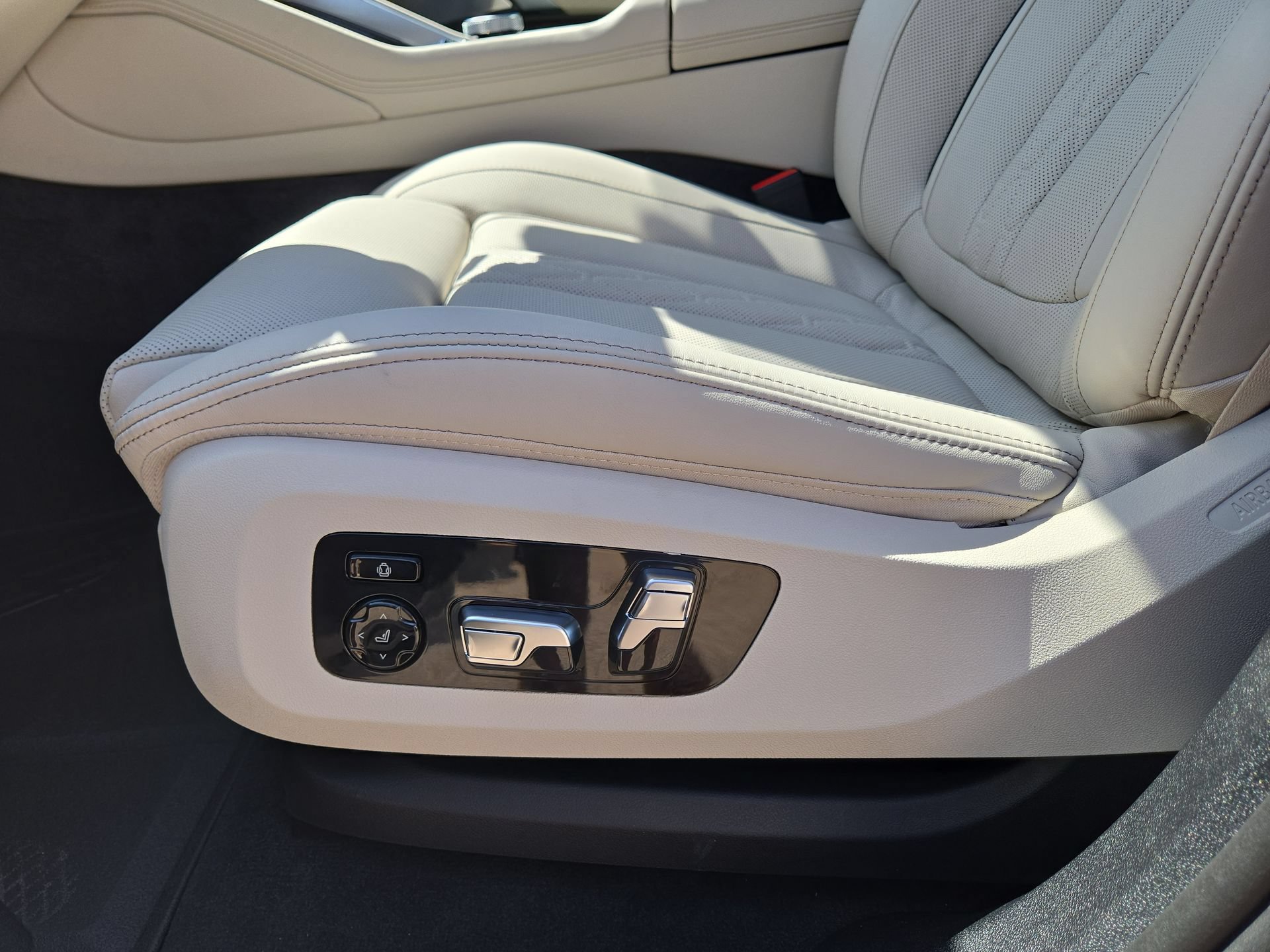 New 2027 BMW X6 M60i AWD/4WD image 17