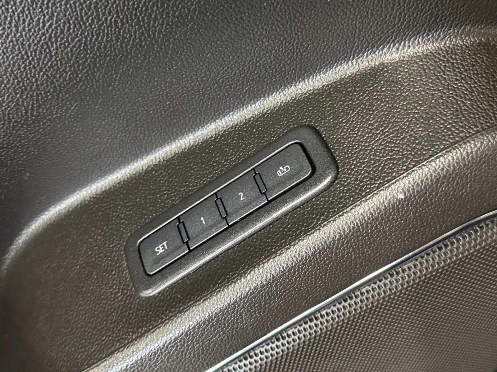 Used 2020 Chevrolet Suburban Premier AWD/4WD image 30