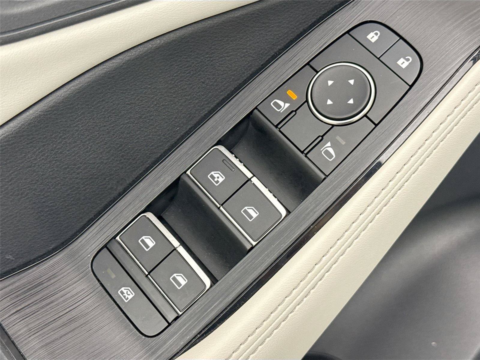 Used 2024 Nissan Rogue SL AWD/4WD image 28