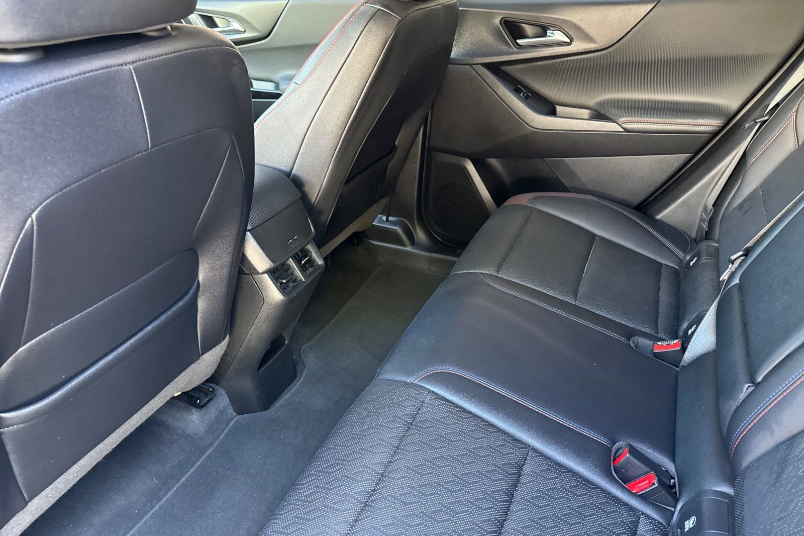 Used 2025 Chevrolet Equinox RS AWD/4WD image 15