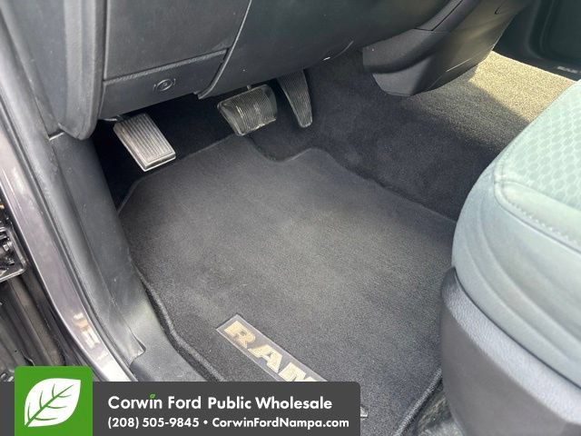 Used 2015 RAM 1500 Express RWD image 25