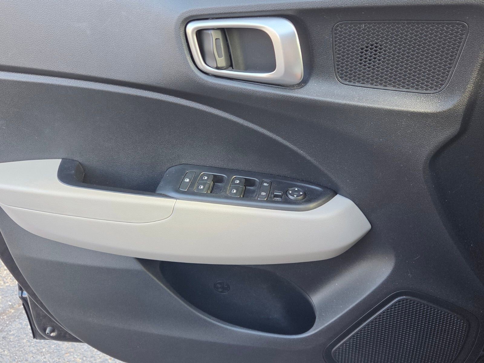 Used 2024 Hyundai Venue SEL image 28