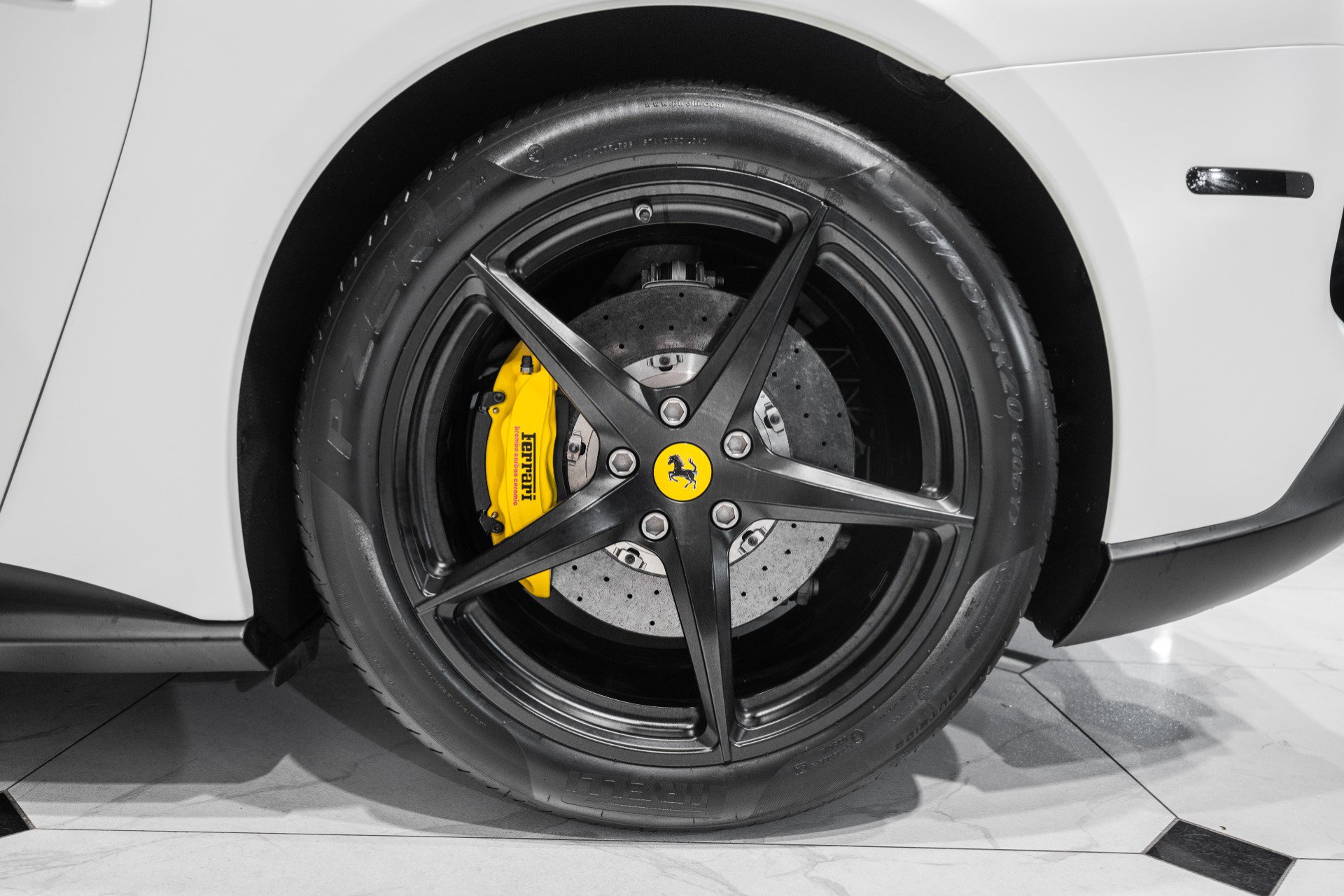 Used 2017 Ferrari F12 Berlinetta RWD image 16
