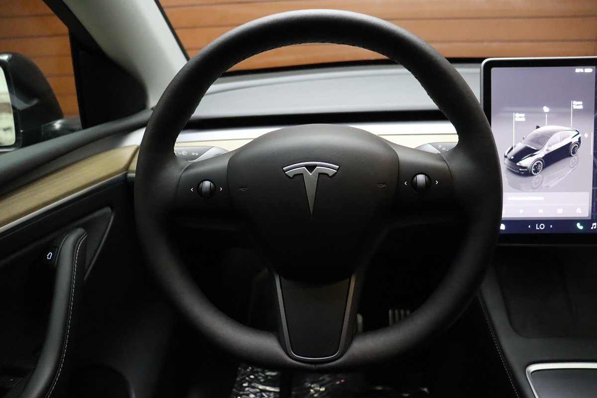 Used 2024 Tesla Model Y Performance AWD/4WD image 31