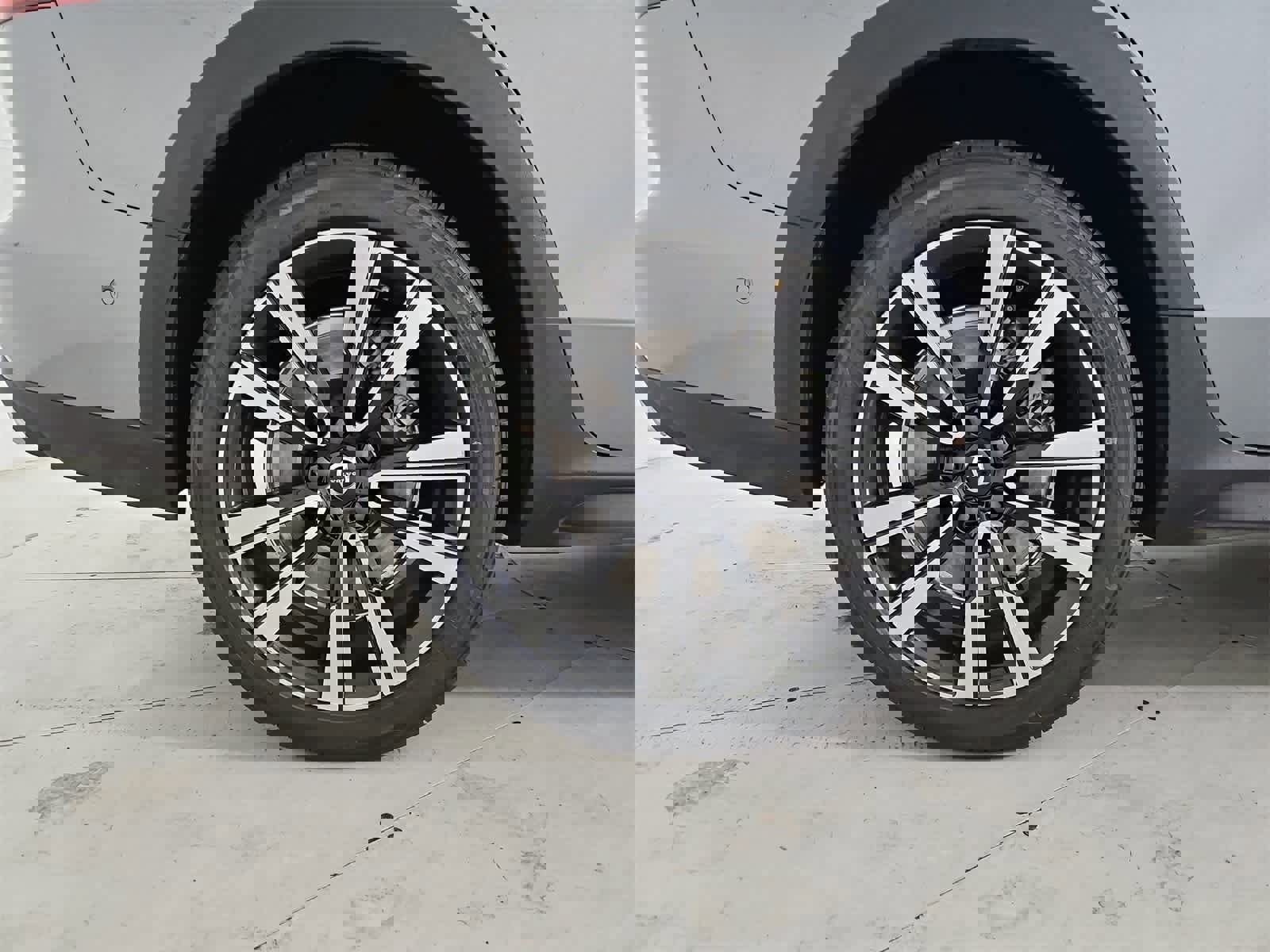 Used 2021 Volvo V60 T5 Cross Country image 13