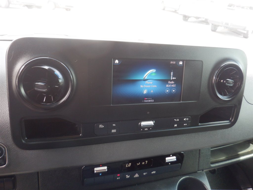 Used 2020 Freightliner Sprinter 3500 RWD image 18