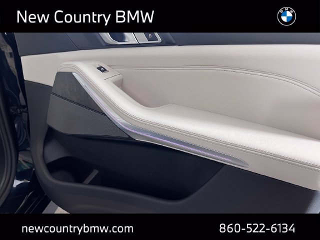 Used 2025 BMW X5 xDrive40i w/ M Sport Package AWD/4WD image 19