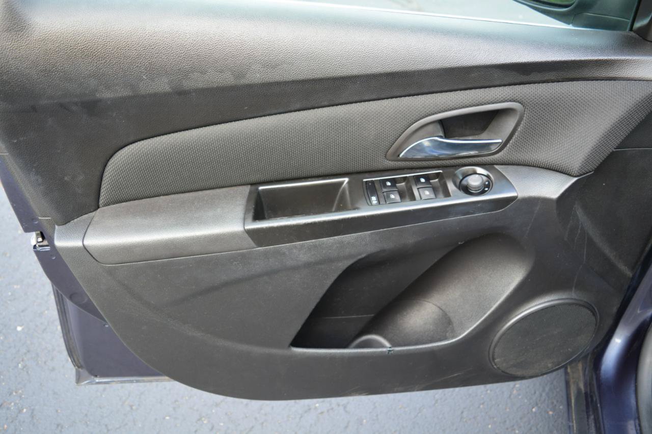 Used 2013 Chevrolet Cruze LT FWD image 9