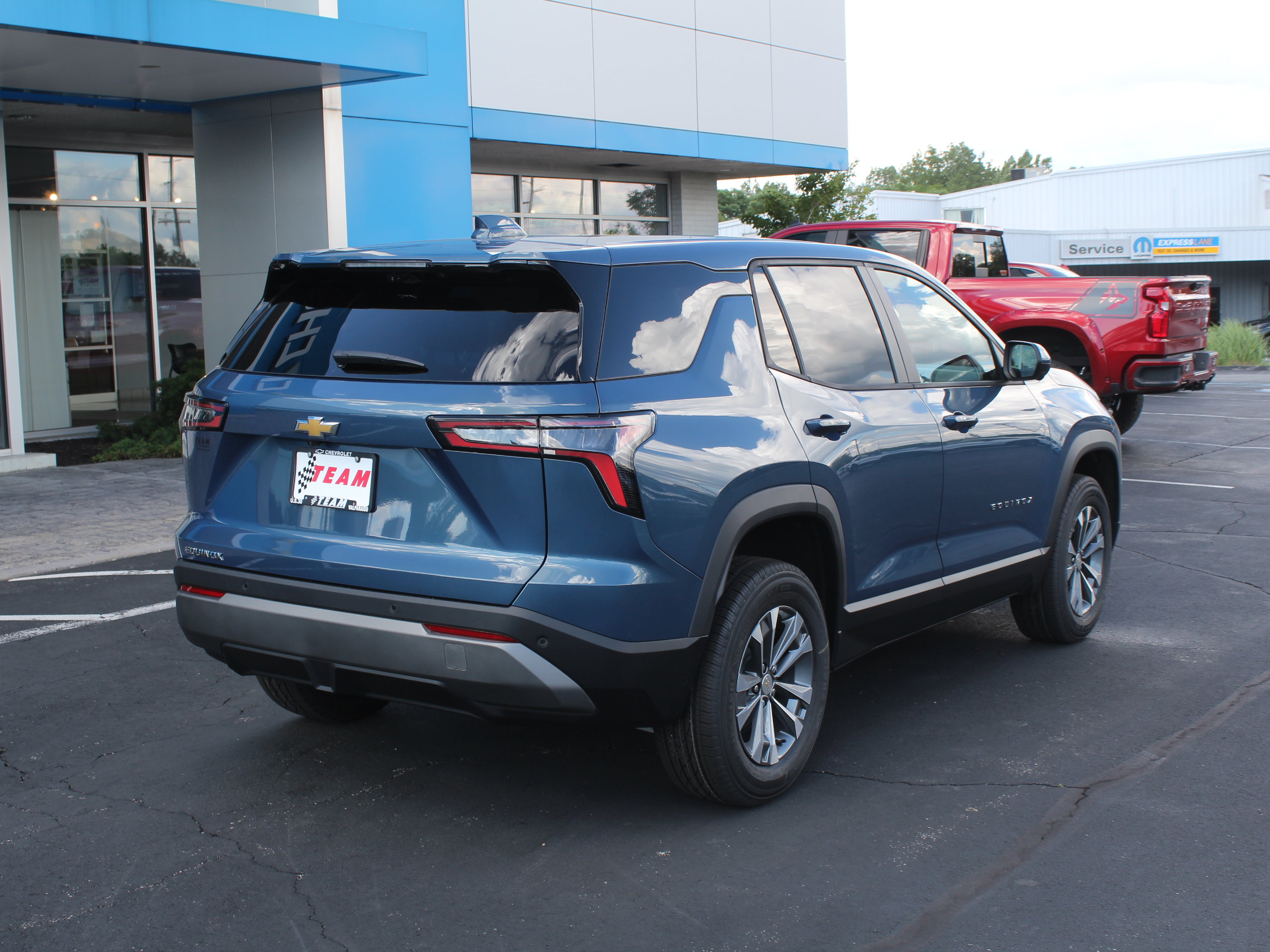 New 2026 Chevrolet Equinox LT w/ Safety and Technology Package FWD image 4