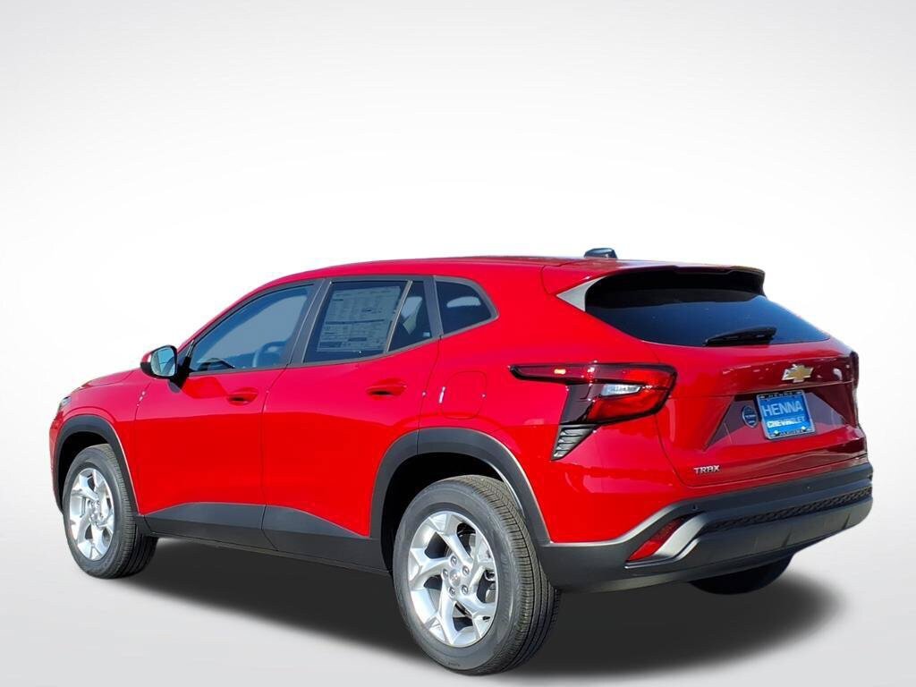 New 2026 Chevrolet Trax LS w/ LS Convenience Package FWD image 5