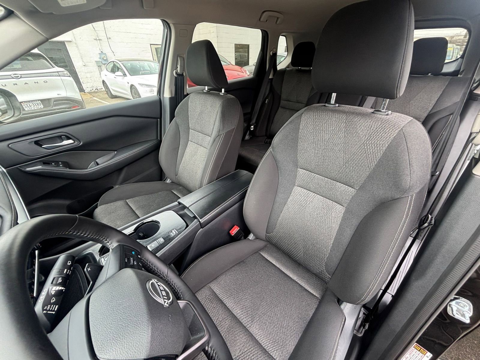 Used 2025 Nissan Rogue SV image 38