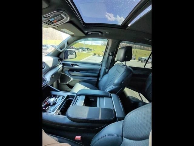 Used 2024 Jeep Wagoneer L Series II w/ Convenience Group I image 31