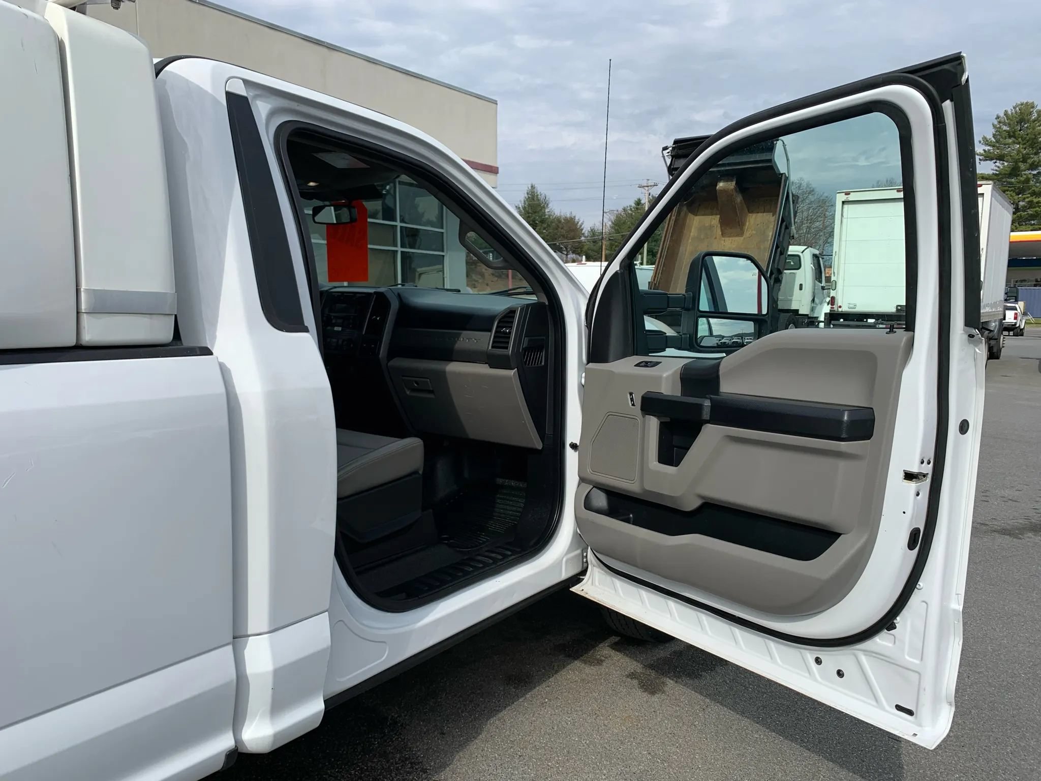 Used 2019 Ford F250 XL w/ Power Equipment Group RWD image 17