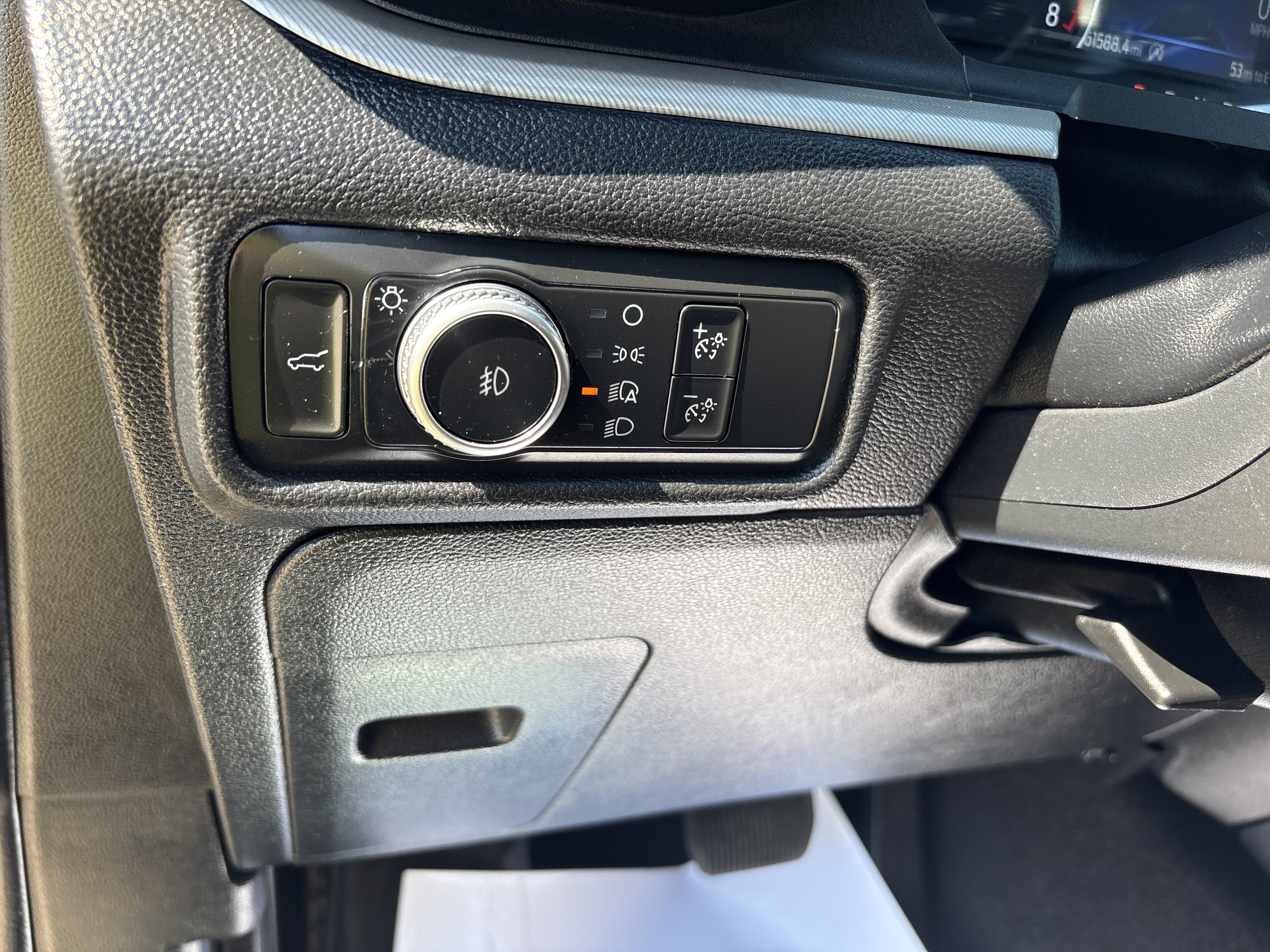 Used 2020 Ford Explorer XLT w/ Equipment Group 202A AWD/4WD image 11
