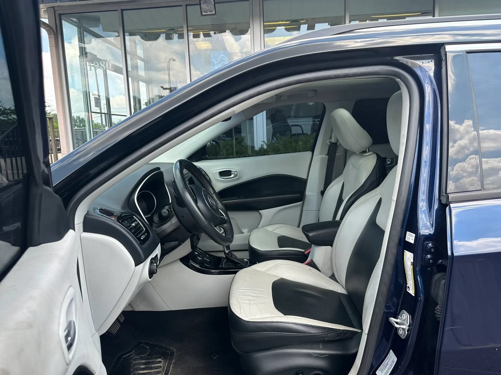 Used 2017 Jeep Compass Limited AWD/4WD image 9