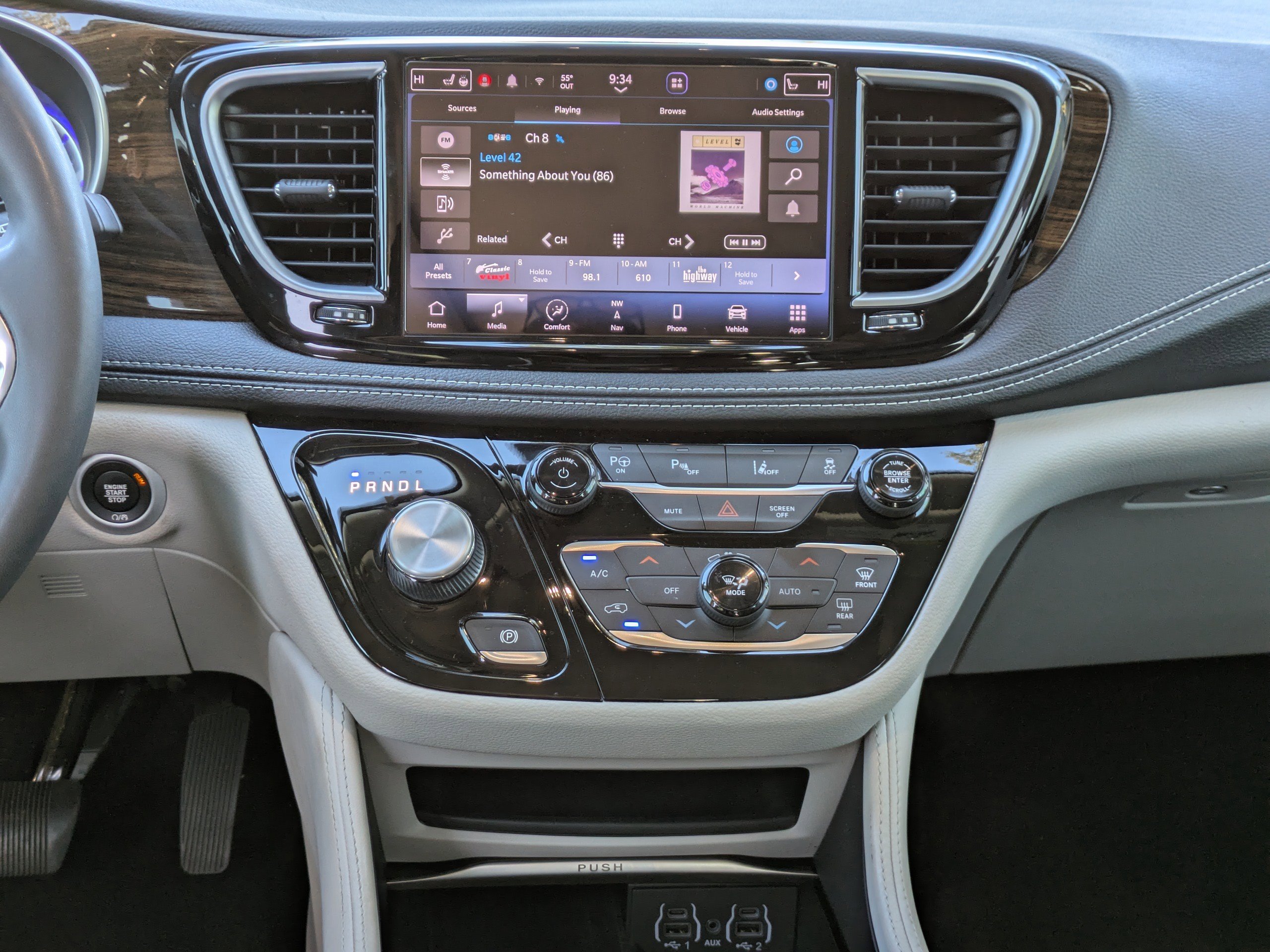 Used 2023 Chrysler Pacifica Limited image 20