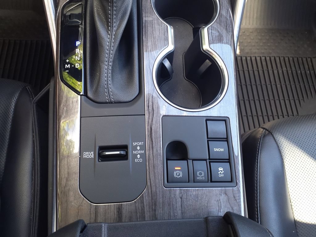 Used 2023 Toyota Highlander Limited FWD image 32